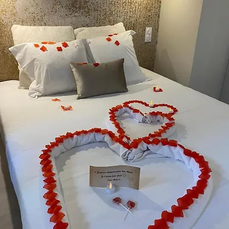 Loveroom Muse Old Town Jacuzzi Vieille Анси