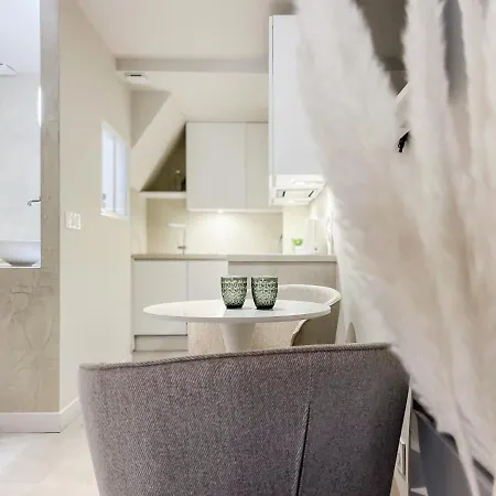 Loveroom Muse Old Town Jacuzzi Vieille Апартаменты *