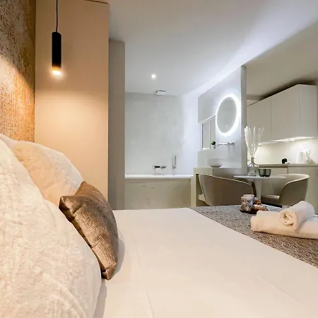 Loveroom Muse Old Town Jacuzzi Vieille Анси
