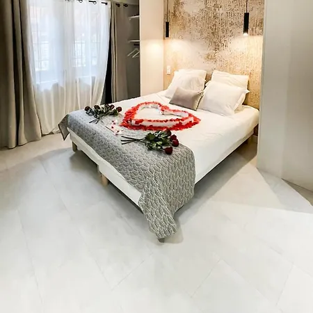 Loveroom Muse Old Town Jacuzzi Vieille * Анси