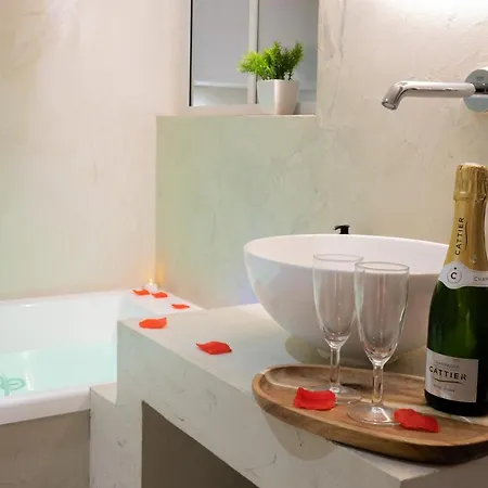 Διαμέρισμα Loveroom Muse Old Town Jacuzzi Vieille